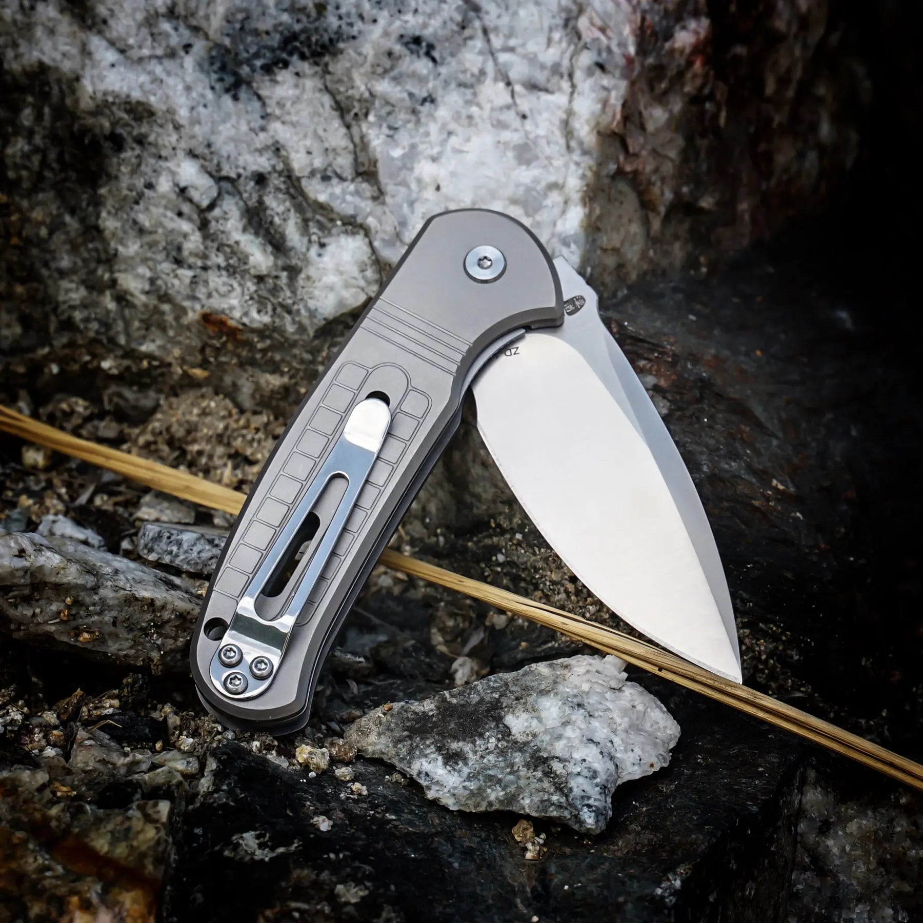 Pocket Knife HX OUTDOORS ROCK SAPPHIRE 2.4" D2 TITANIUM Drop Point Pocket Knife Camping Outdoor ZD-113S from HX OUTDOORS